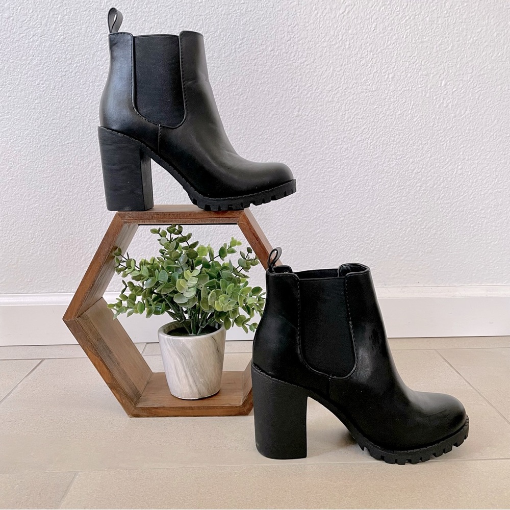 Soda Combat Boot with Lug Sole Platform and Chunky Heel Size 6.5